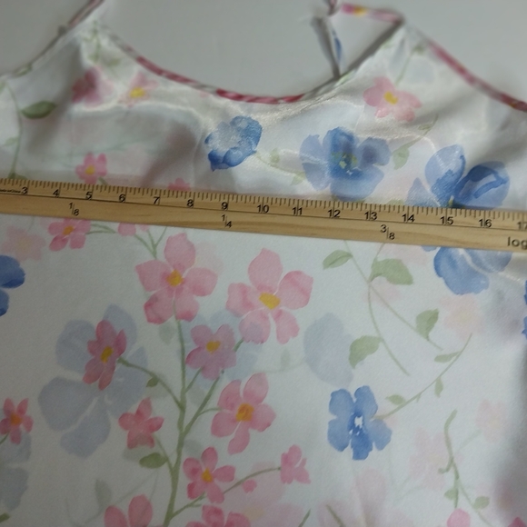 Secret Treasures Ladiies Size L  Pastel Floral Satin Robe and Gown - Picture 7 of 7